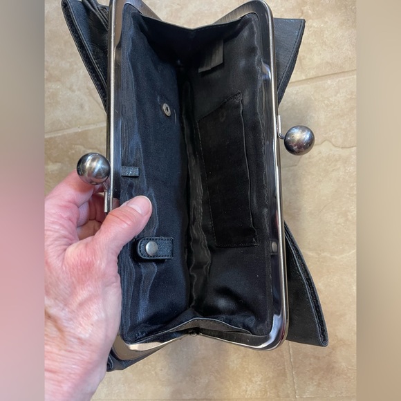 Classy Jessica Simpson Black Bow Clutch! - Picture 7 of 8